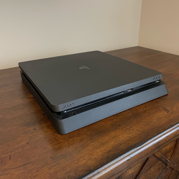 PS4 Slim